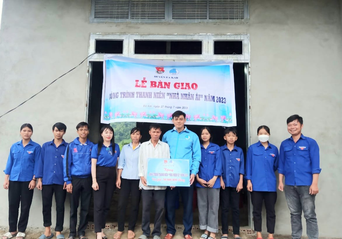 Huyện đoàn Eakar tổ chức Lễ bàn giao nhà nhân ái 